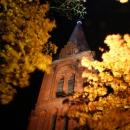 Bartoszyce, jesień 2015r. Wieża sanktuarium św. Brunona oświetlona nocą. - panoramio