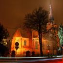 Archidiecezjalne Sanktuarium św. Brunona Bonifacego z Kwerfurtu w Bartoszycach. Zdjęcie nocne